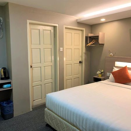 The Vibe Inn Yangon Bagian luar foto
