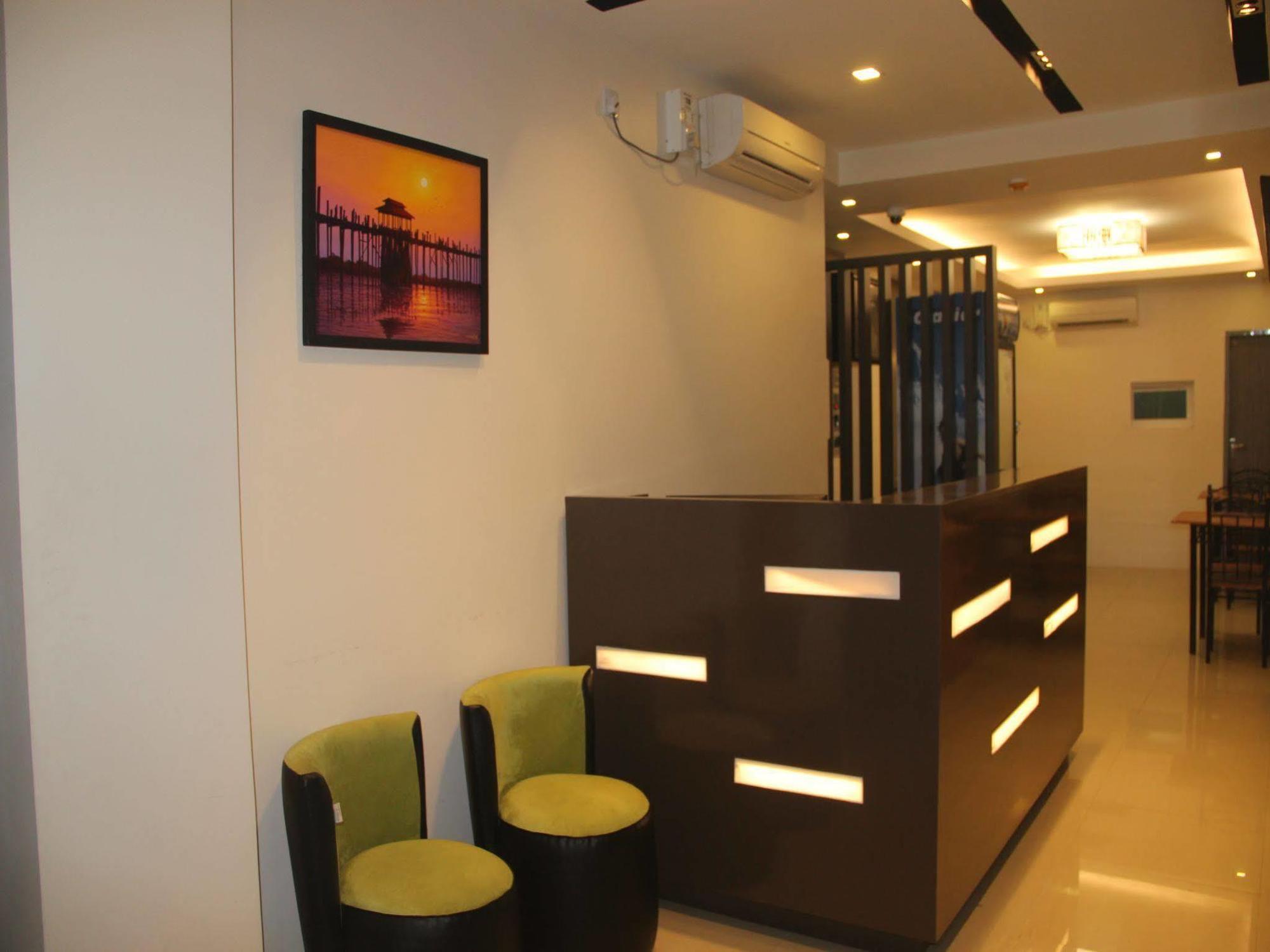 The Vibe Inn Yangon Bagian luar foto