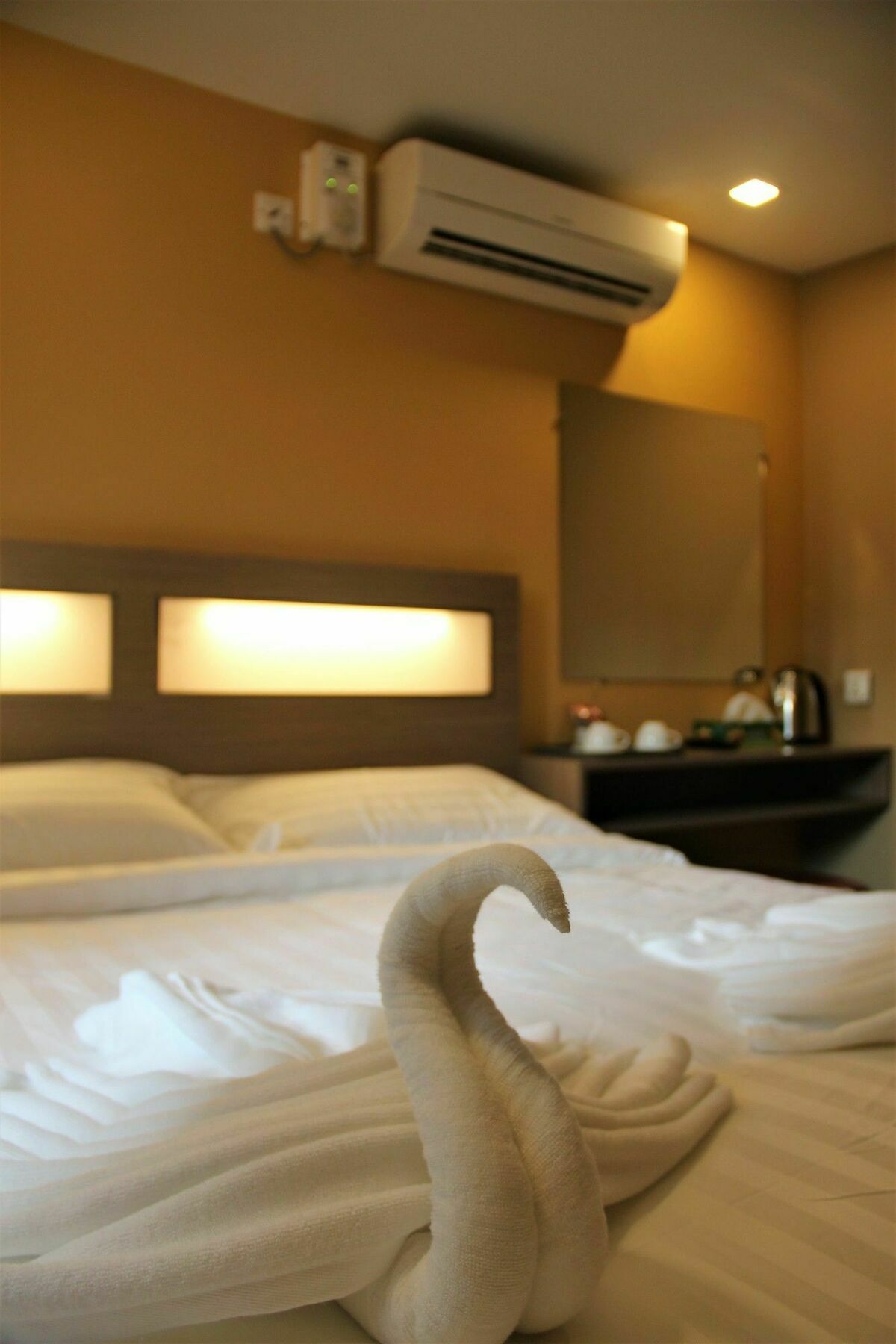 The Vibe Inn Yangon Bagian luar foto