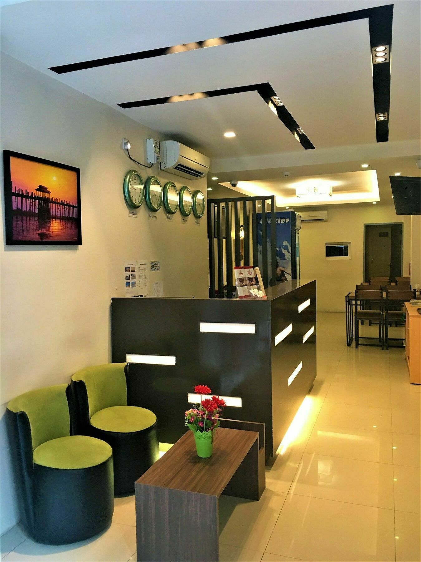 The Vibe Inn Yangon Bagian luar foto