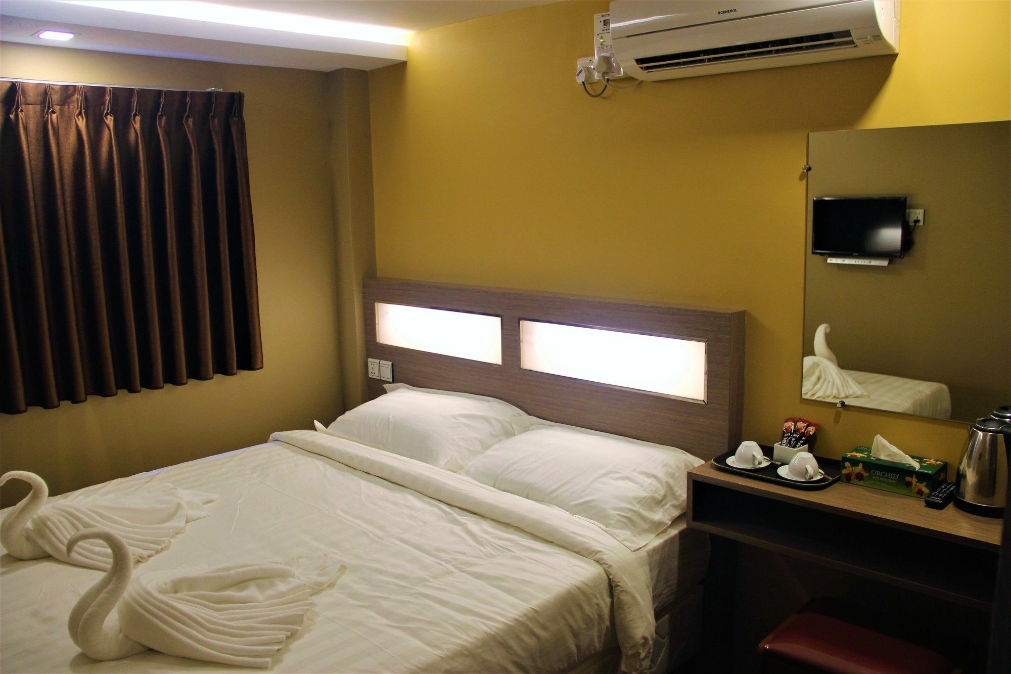 The Vibe Inn Yangon Bagian luar foto