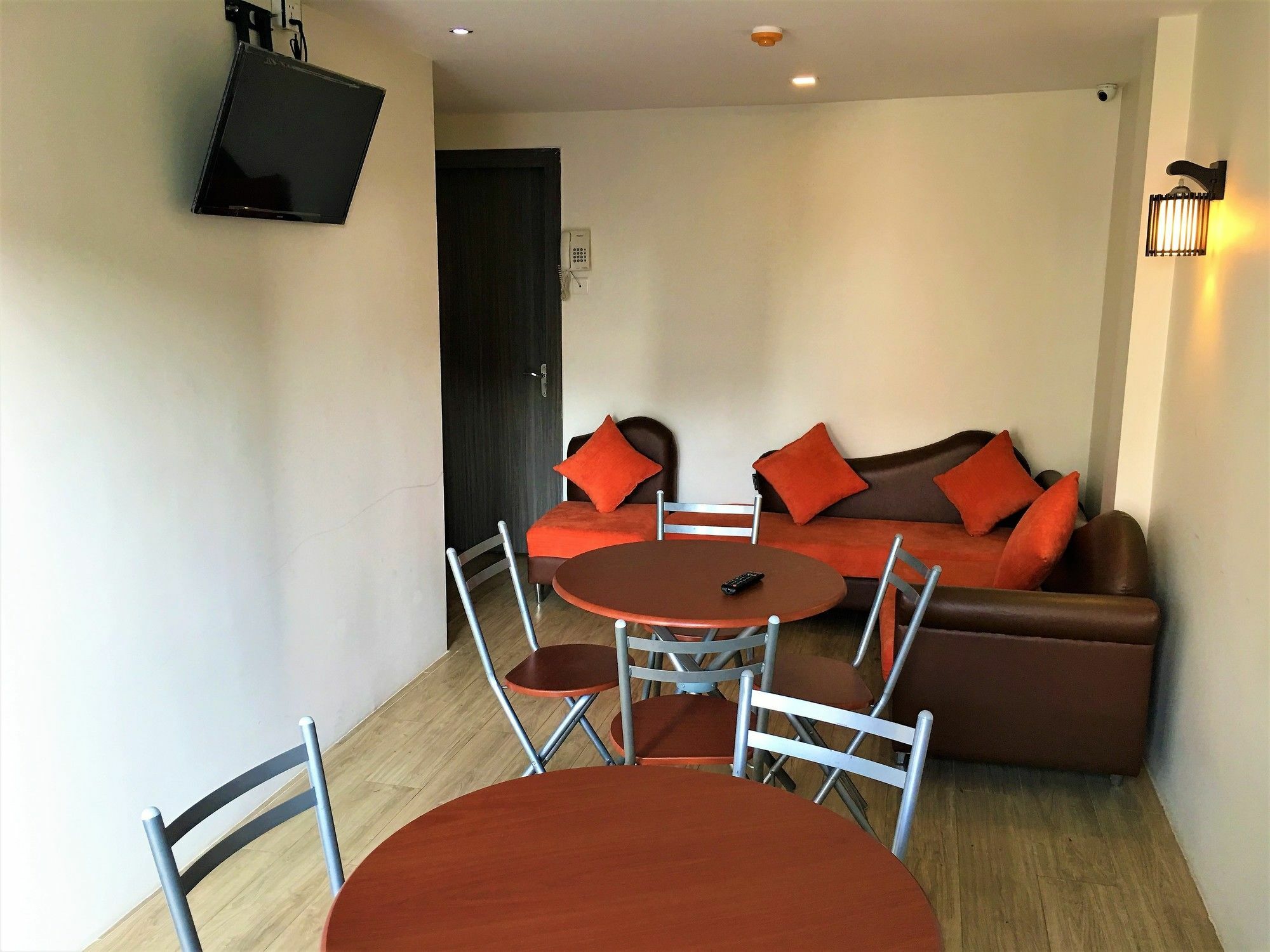 The Vibe Inn Yangon Bagian luar foto