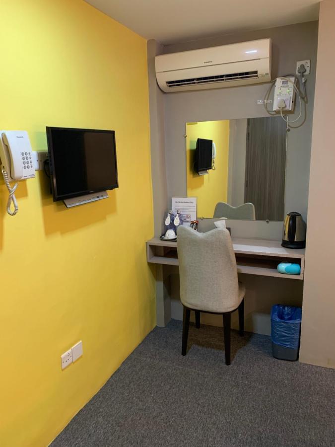 The Vibe Inn Yangon Bagian luar foto